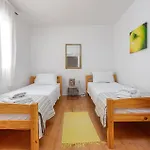 2 Bedroom Awesome In
