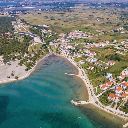Сasa de vacaciones 2 Bedroom Awesome In *